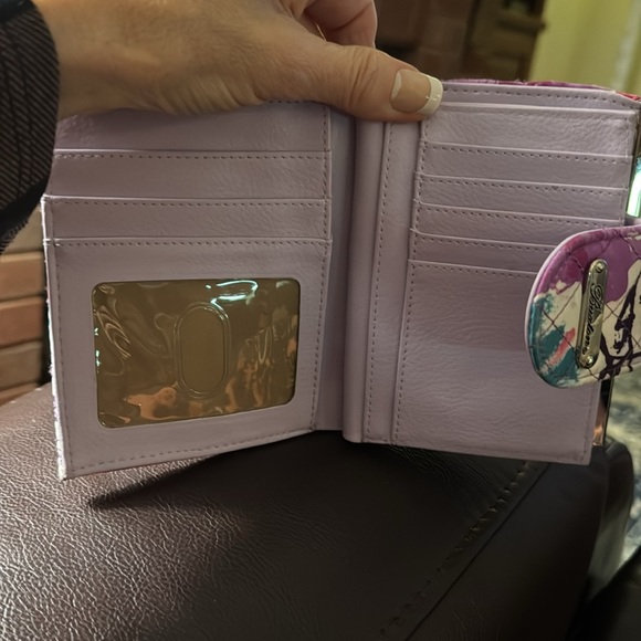 Buxton Bi-Fold Women’s Wallet quilted floral double bills and card section - Picture 4 of 10